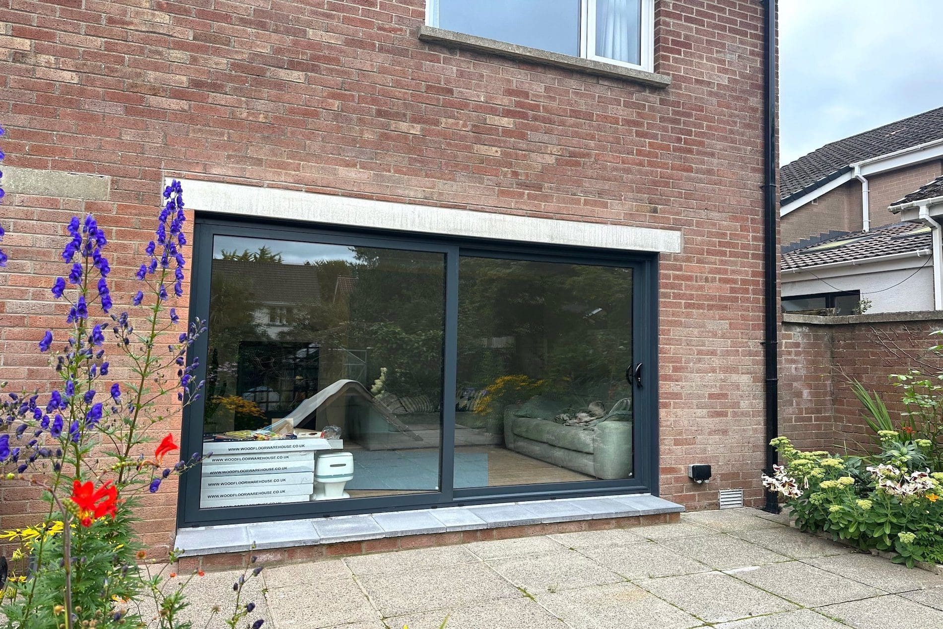 Anthracite grey sliding patio door in aluminium